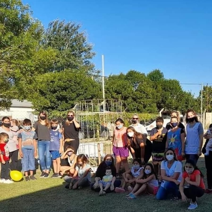 ambienteareq's tweet photo. "PLANTAMOS MEMORIA" 🌳

➡️ La Comuna de Arequito, en el día de ayer organizó la actividad “Sembrar Memoria” en el Centro de Día Rayito de Sol, con motivo de conmemorarse hoy 24 de marzo el "Día Nacional de la Memoria, por la Verdad y la Justicia". @comunadearequito https://t.co/n9nesDo1li