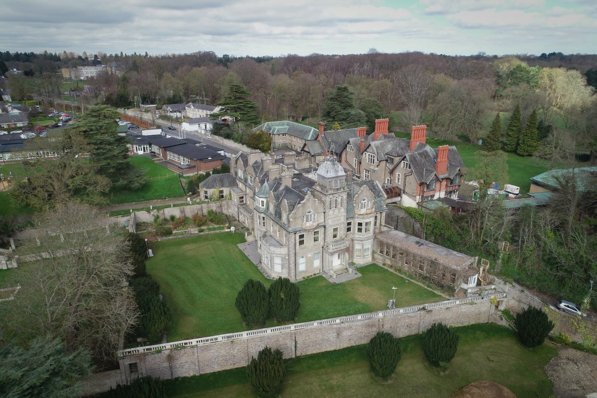 3ddesignbureau's tweet photo. 5km Gems: #Glenmaroon House and #Knockmaroon Lodge are two adjoining houses situated between the Phoenix Park and the #Liffey in #Chapelizod.
Our photographer, Richard whipped out the #drone to snap aerial shots of the magnificent buildings and surrounding grounds. #phoenixpark https://t.co/1oWlOkeVMf