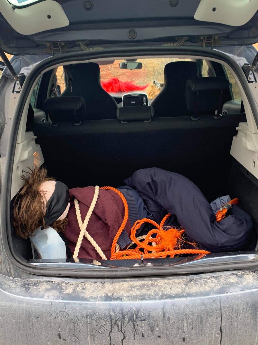 það fer illa fyrir þeim sem standa í vegi okkar...