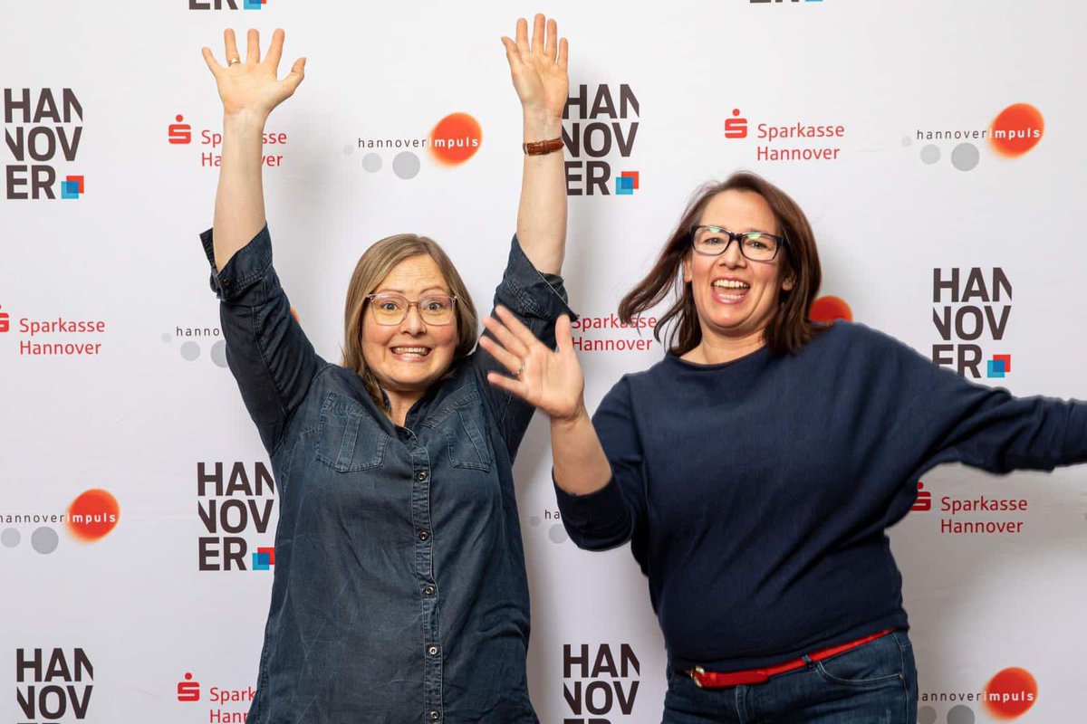 hannoverimpuls's tweet photo. Der 2. Platz im Hauptpreis geht an das Team von HOMB. Ihr stylischer Stadt-Rucksack, lässt sich mit wenigen Handgriffen in ein unkompliziertes Tragesystem für Kleinkinder u eine handliche Umhängetasche aufteilen. Der Preis ist mit 21.000 € dotiert. Glückwunsch! #startupimpuls https://t.co/pqTSuTNjeO