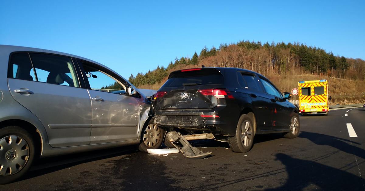 kanews's tweet photo. Achtung ‼️ Auf der A8 in Richtung Stuttgart könnte es zu Stau kommen. Im Steigerungsbereich (von A5 kommend) der A8 hat es gekracht.💥 https://t.co/niQJ9qbVKD
#unfallkarlsruhe #karlsruheverkehr #a8unfall #a5unfall https://t.co/hycKWjYar3