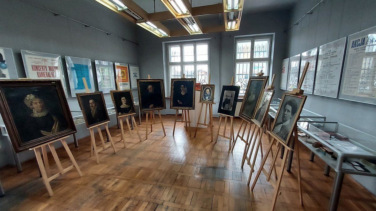 Dział Zbiorów Specjalnych MBP im. Adama Asnyka w Kaliszu (dzięki darowi Zofii Borowiak) powiększył się o wyjątkową kolekcję XIX-wiecznych obrazów. Uwieczniono na nich przedstawicieli aż czterech pokoleń zasłużonej dla Kalisza i ziemi kaliskiej rodziny Mieszczańskich herbu Łabędź.