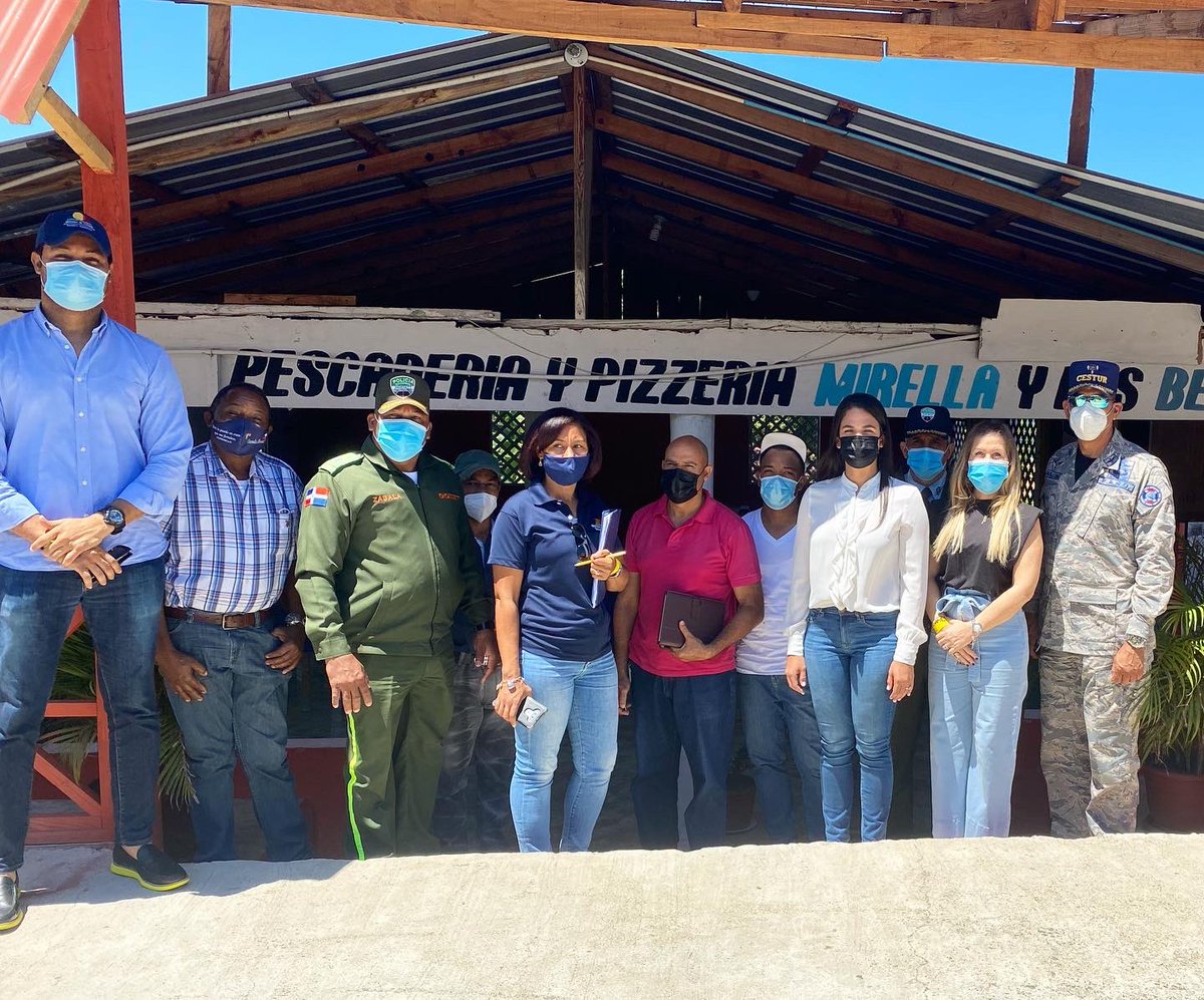 StephanieKfouri's tweet photo. Reunión con la asociación de las pescaderías de Maimón y autoridades. Planificando estrategias de organización y control para que esta Semana Santa concluya con éxito. #miturpop @TurismoRD https://t.co/H32b4CNjk5