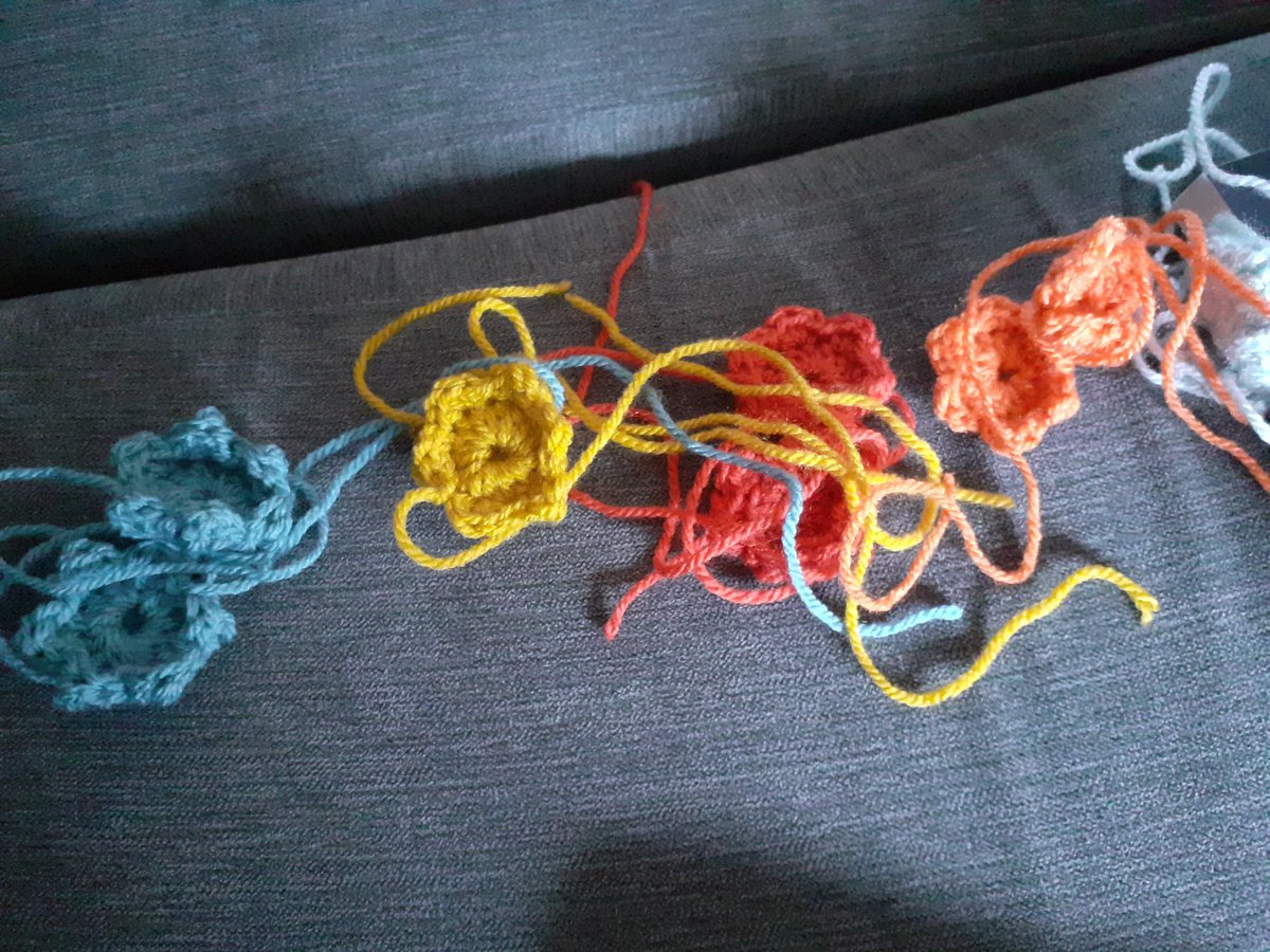 leo181711's tweet image. Making the embellishments for my next wreath, 20 leaves made, 10 of them are wrong!!!! #LetsStartAgain