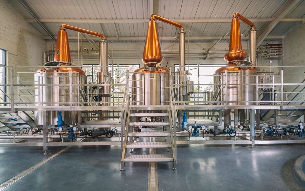 connachtwhiskey's tweet photo. Our three copper pot stills arrived in Ballina in late 2015, custom designed to the specs of our Master Distiller Rob Cassell. We laid down our #FirstCask soon afterwards and we can’t wait to finally unveil it! 🥃
#ConnachtWhiskey #SingleMalt https://t.co/pjs8TiTjzI