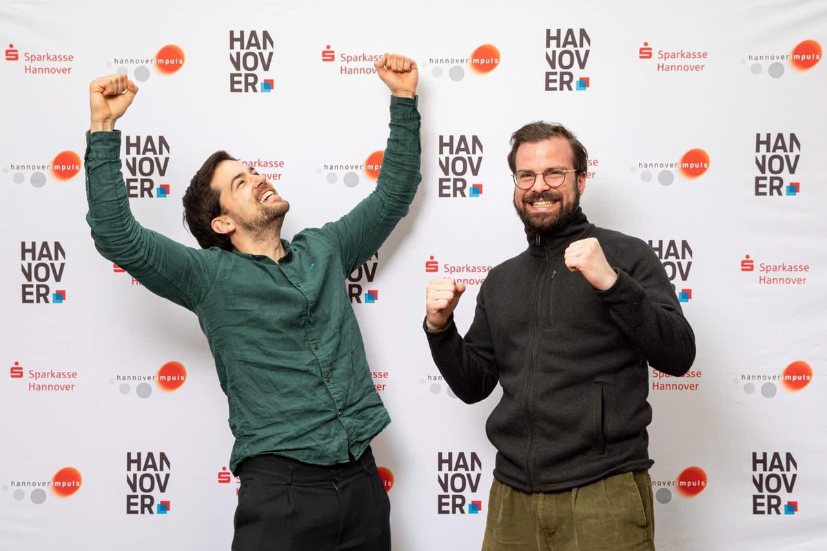 hannoverimpuls's tweet photo. Yay! Und jetzt steht es fest! Gewinner des Hauptpreises (1. Platz) sind die Gründer von Crafting Future GmbH mit ihrer Idee Einwegprodukte und -verpackungen zu eliminieren. Das Team erhält dafür 36.000 Euro. Herzlichen Glückwunsch!!! #sui21 #startupimpuls #startupcityhannover https://t.co/hswiRGa7DG