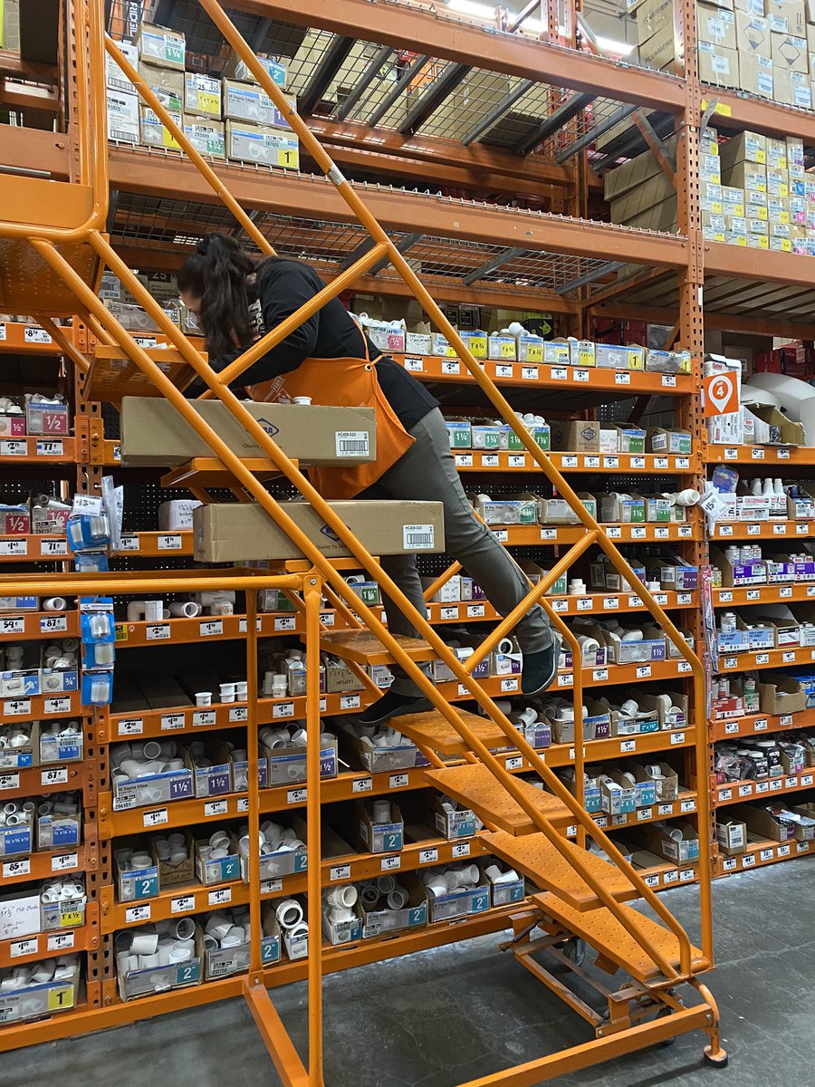 otuangu4's tweet photo. @suzie3635 always leading by example! #GeneralService #Packdown #OSA 😃 https://t.co/FZ93LUJ3sC