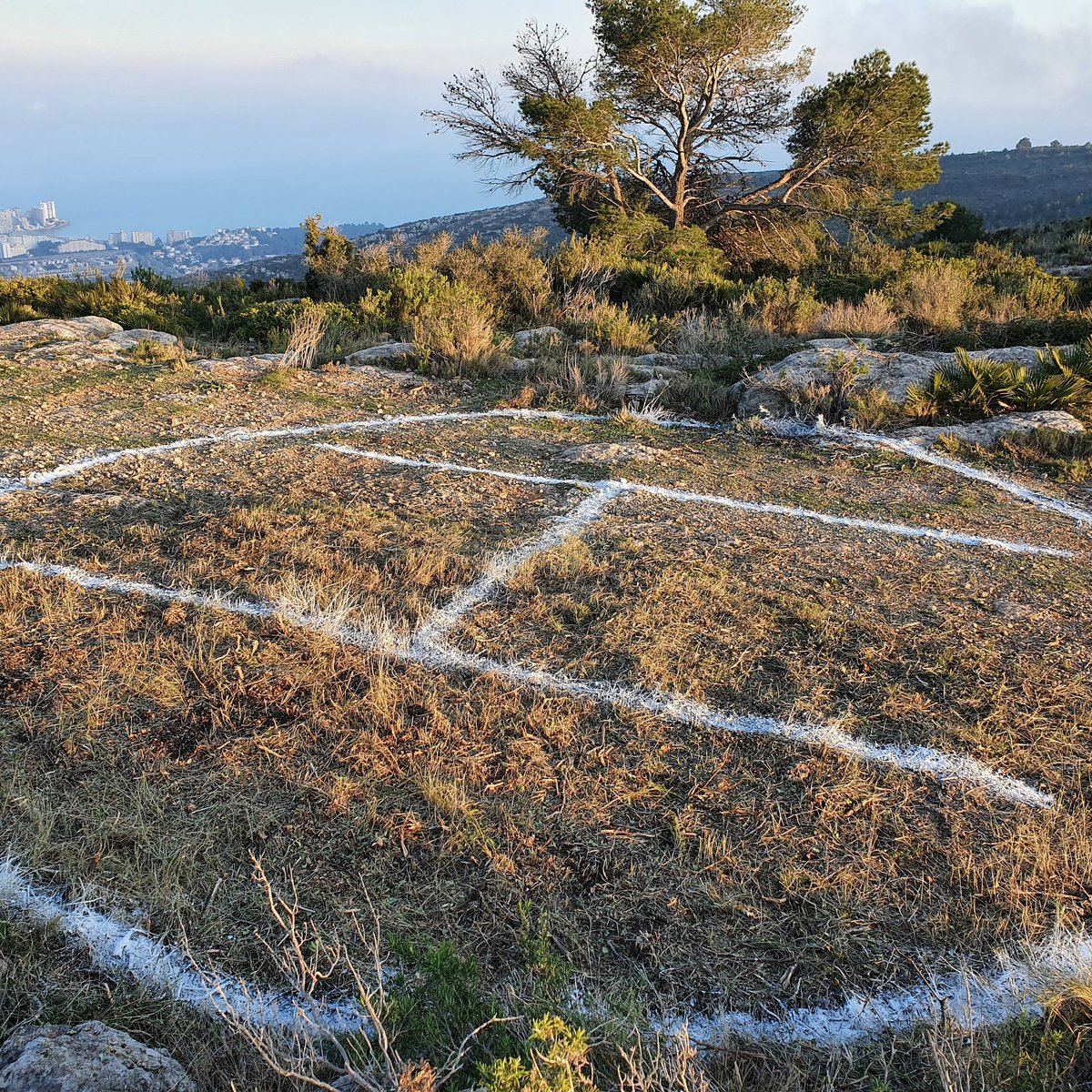 COSservices's tweet image. Adecuación de zonas segun PAU. Marcaje de pista de aterrizaje de helicóptero de #emergencia .
Mejor tenerla y no necesitarla, que necesitarla y no tenerla. 
#prevencion 
#Autoproteccion 
#SafetyFirst 
@medepic 
#MediterraneanEpic
#MTB
#DeporteSeguro 
#EventoSeguro