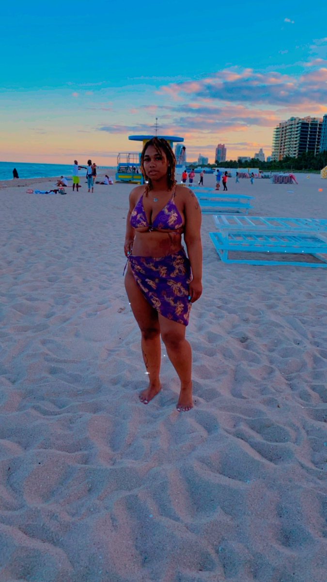 Da9dabull's tweet photo. Living my best life I'm not going back and forth with no Nigga 🤷🏽‍♀️✨ https://t.co/2b4M8BbQ73