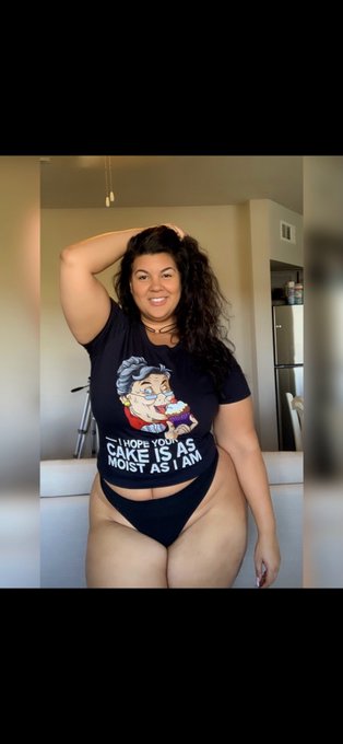 2 pic. ??‍♀️ Good morning!! Don’t be rude ... say it back and RT ??❤️? posting daily BRAND NEW content