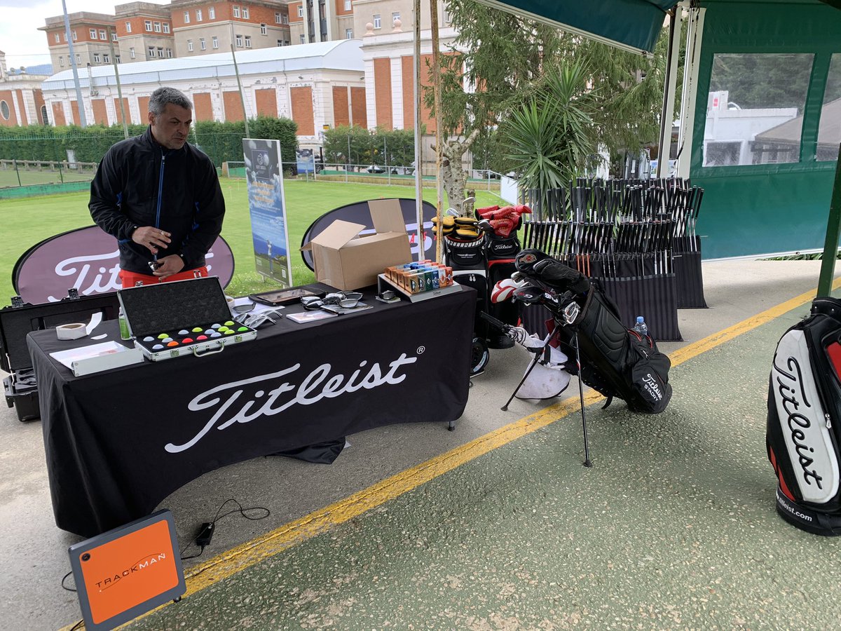 Hoy he estado en la Escuela de Golf Celles haciendo un fitting de Titleist con Oscar González. Gran profesional y he podido probar “de todo”. Ya veremos “si pico” y me quedo con algo. <a href="/CellesEduardo/">Eduardo Celles</a> <a href="/eduardo_celles/">Eduardo CELLES</a> <a href="/TitleistEurope/">Titleist Europe</a>