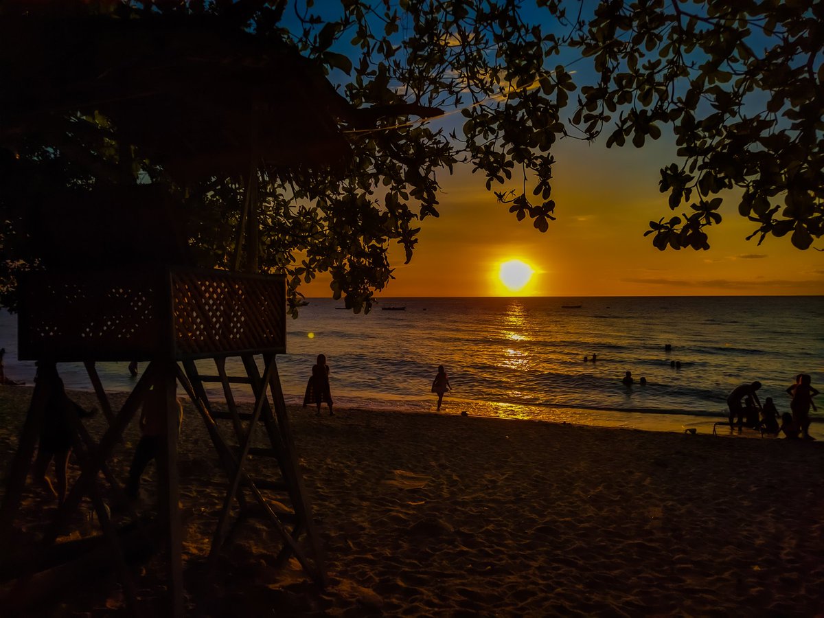 Klayfoord's tweet photo. Sunset is the opening music of the night ❤️
#mobilephotography #xiaomishot #sunsetbythebay #vitaminsea https://t.co/Jbd62FfcGN