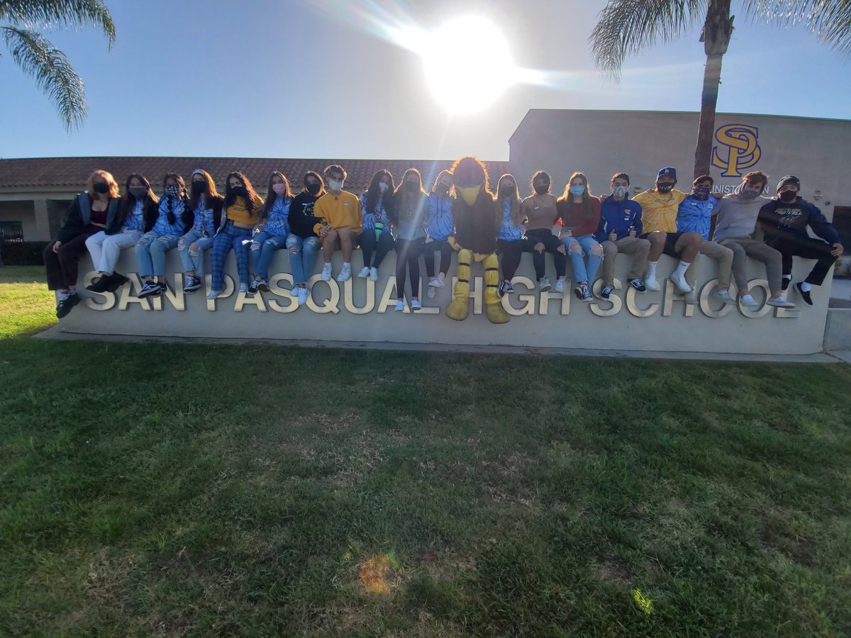 MRSBOGES's tweet photo. Welcome Back Seniors! @sp_asb had a great day welcoming you on campus in the morning and celebrating our last day before Spring Break with lunchtime games, ice cream sandwiches, and our beloved Eagle! #MoreThanASchool https://t.co/1IHzLQ2BcT