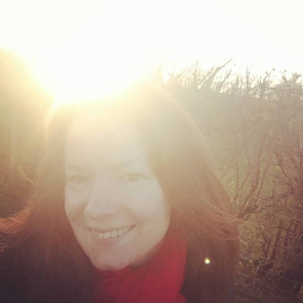 This is me earlier today walking through the countryside near my home.

The light was perfect and it's absolutely my favourite time of time of day - around sunset when you get that special light - you know what I mean?

I love walking so much and feel gr… instagr.am/p/CM0aMhvJvEo/