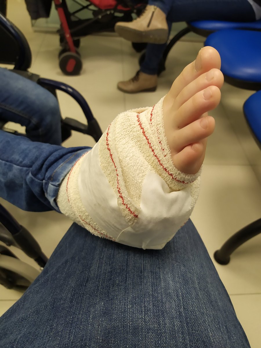 Diegon3's tweet photo. @pcivilalbacete @AytoAlbacete @PoliciaAlbacete @sciab_es Muchas gracias a todos ellos que hace unos días en la pulgosa se preocuparon y atendieron a mi sobrino de una caída, y le dieron los primeros cuidados. https://t.co/sOvYFOn455