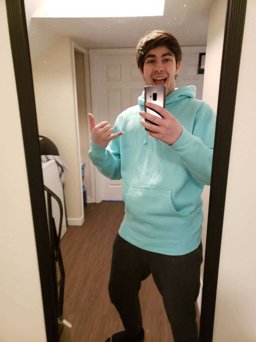 trip_link's tweet photo. Got my @MogulMerch thank you @LudwigAhgren it actually came way faster then i expected https://t.co/LJXGlar55J