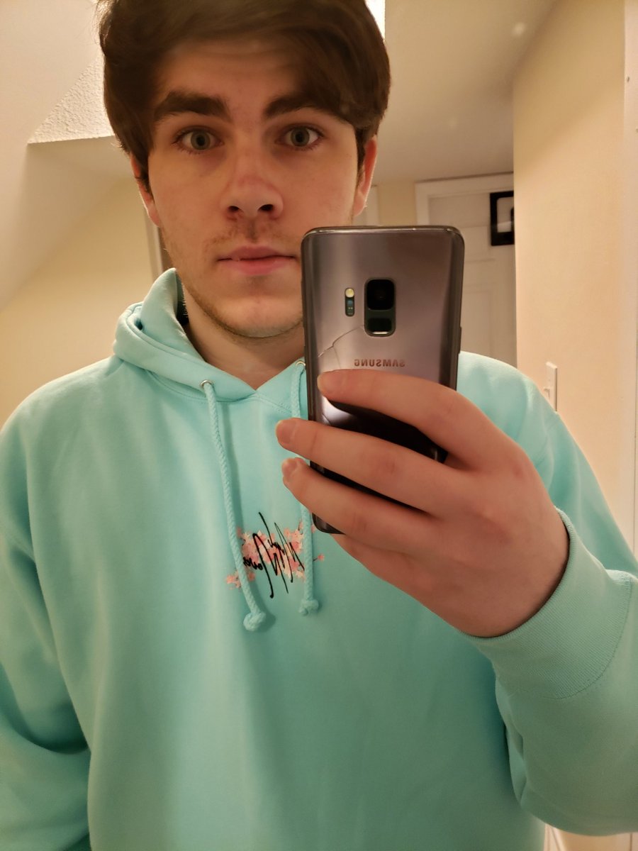 trip_link's tweet photo. Got my @MogulMerch thank you @LudwigAhgren it actually came way faster then i expected https://t.co/LJXGlar55J
