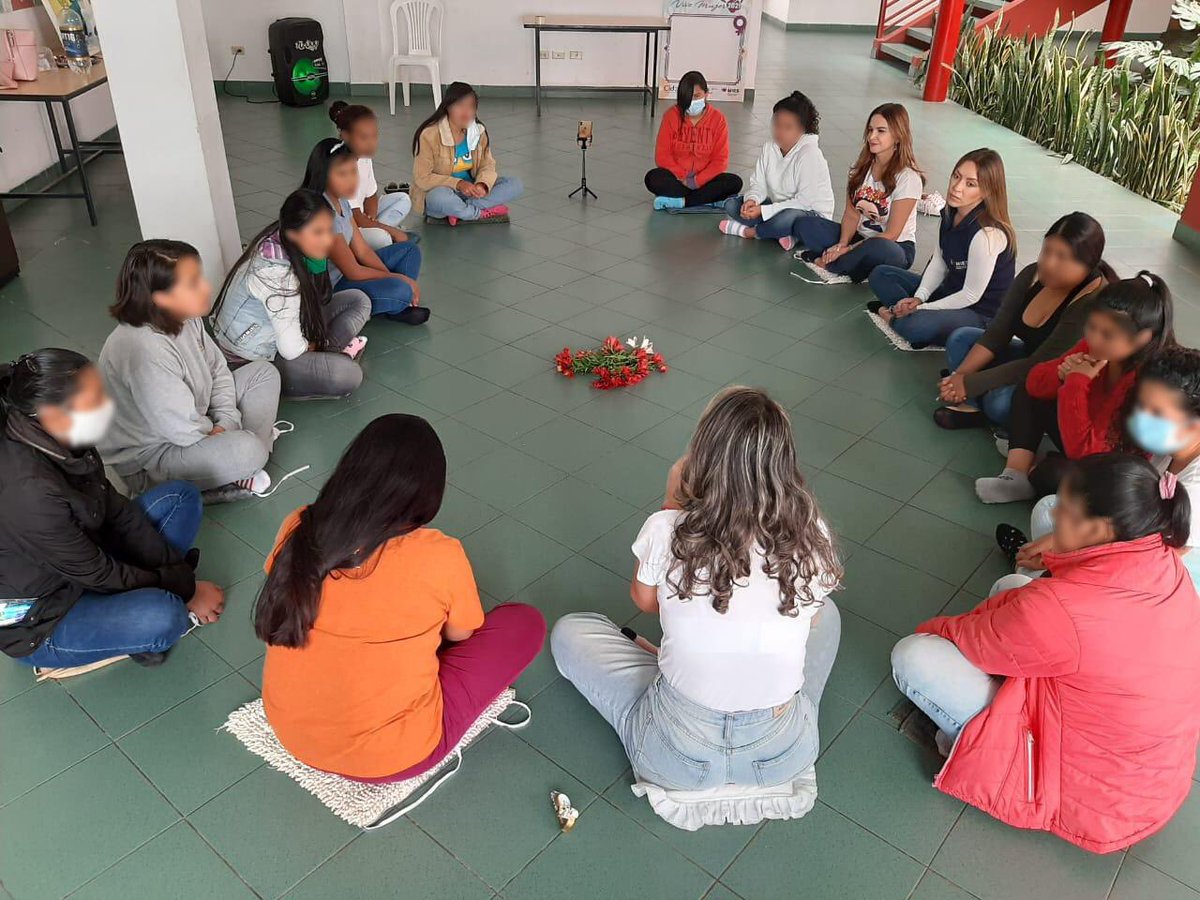 mishelmanchenok's tweet photo. #Quito📍Hoy se realizó el 2do. Taller de empoderamiento y conexión femenina, con la participación de 14 adolescentes de la Fundación Talita Kumi.

Trabajo articulado entre @InclusionEc #GrupoCID @EmpoderarteCorp
 
#ViveMujer2021💜

@TaianoVicente2 https://t.co/Q6qnHxysmW