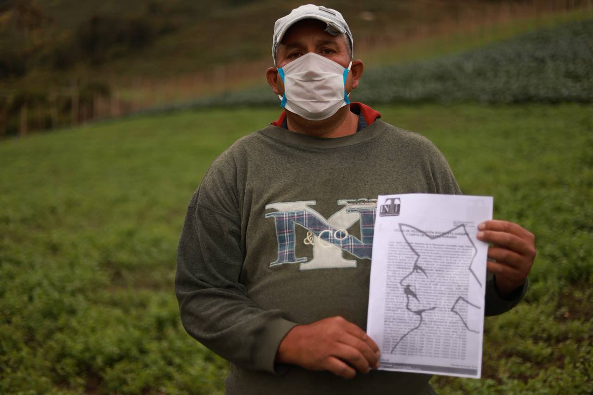 INTi_Venezuela's tweet photo. ¡Justicia social! 

Con la entrega de la titularidad de más de 12ha al señor Carlos, sumamos 2.655 instrumentos entregados en el estado La Guaira para seguir fortaleciendo la producción de la región central del país. https://t.co/yswdmPzYSs