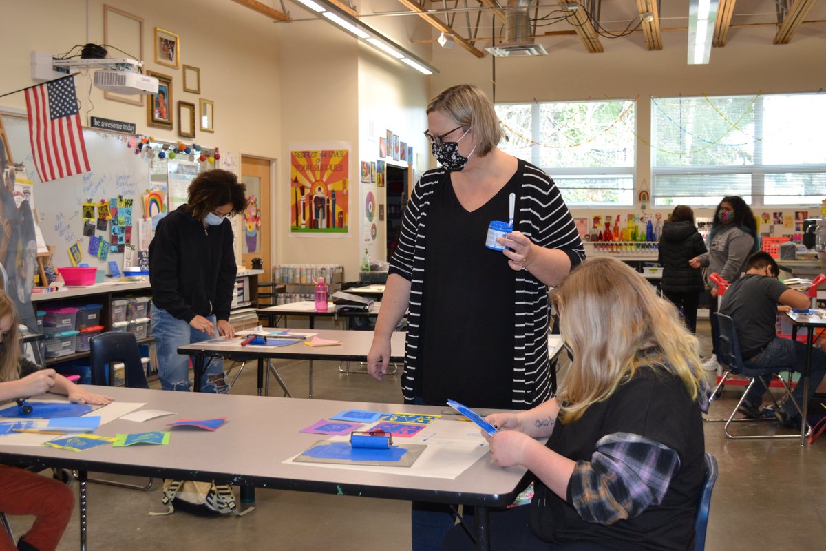 OlympiaSchools's tweet photo. Schools throughout OSD welcomed back grades 7-9 this week as the district continues the transition to hybrid learning. Here are some pics from Washington Middle School yesterday. Good to see you in person Bulldogs! 😀💜🤩  #WashingtonMS #HybridLearning #OSDfriends https://t.co/IZAR2fSo0a