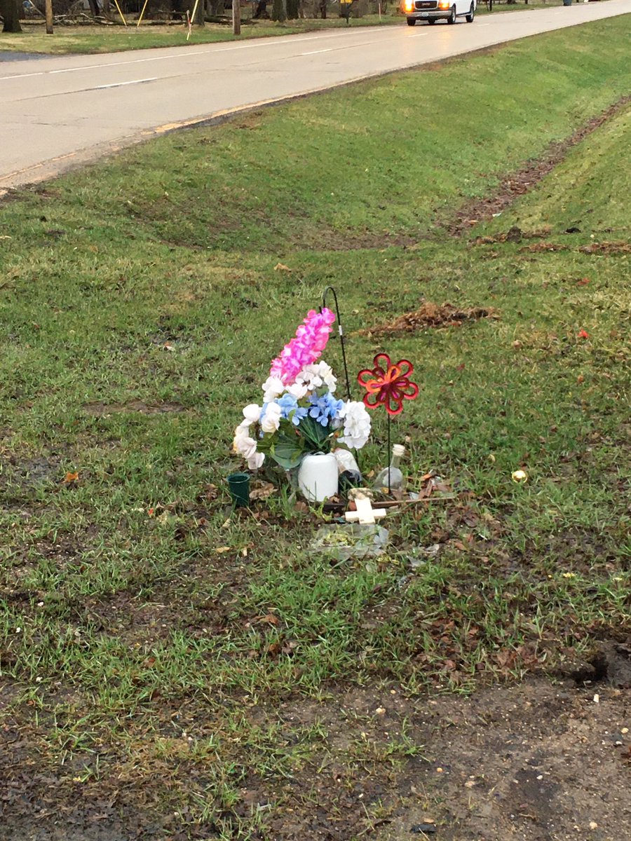 ObeyTheRabbit's tweet photo. Mikey Guzman, age 35; ran over by Officer Sawyer Kurth of the South Beloit IL police on August 23rd, 2020
In January his death was labeled as justified, and the dash cam footage had yet to be released 
#rockfordil #jm30 #justiciapaMikey https://t.co/HReCOwEpgI