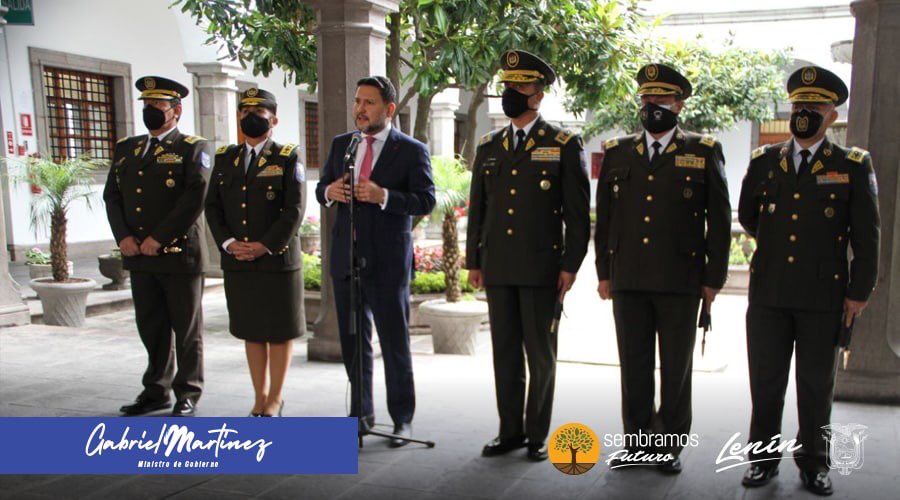 martinezjg's tweet photo. La general Tannya Varela hace historia al ser la primera mujer al frente de la Policía. Llega por méritos propios. Ahora vienen los retos. Nos encontramos en un momento crítico porque las muertes violentas se han incrementado. Nuestro deber es corregir esa tendencia. https://t.co/nXuUsSRLHn