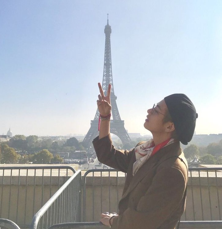 fuckguittaar's tweet photo. • 𓏲ָָ࣪ 🎨 — todas as selcas do taehyung que foram postadas no twitter desde o debut; uma 𝘁𝗵𝗿𝗲𝗮𝗱 pra matar a saudades ♡ https://t.co/jO3slVHgup