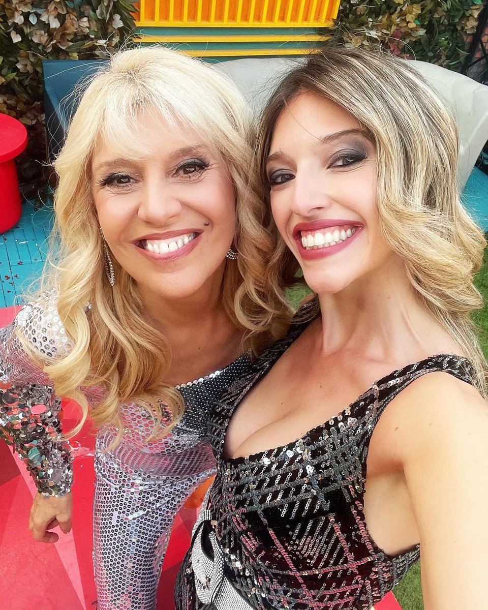onlyansiafan's tweet photo. Chi deve salire sul quel palco #MaurizioCostanzoShow https://t.co/XCwckvFyMB