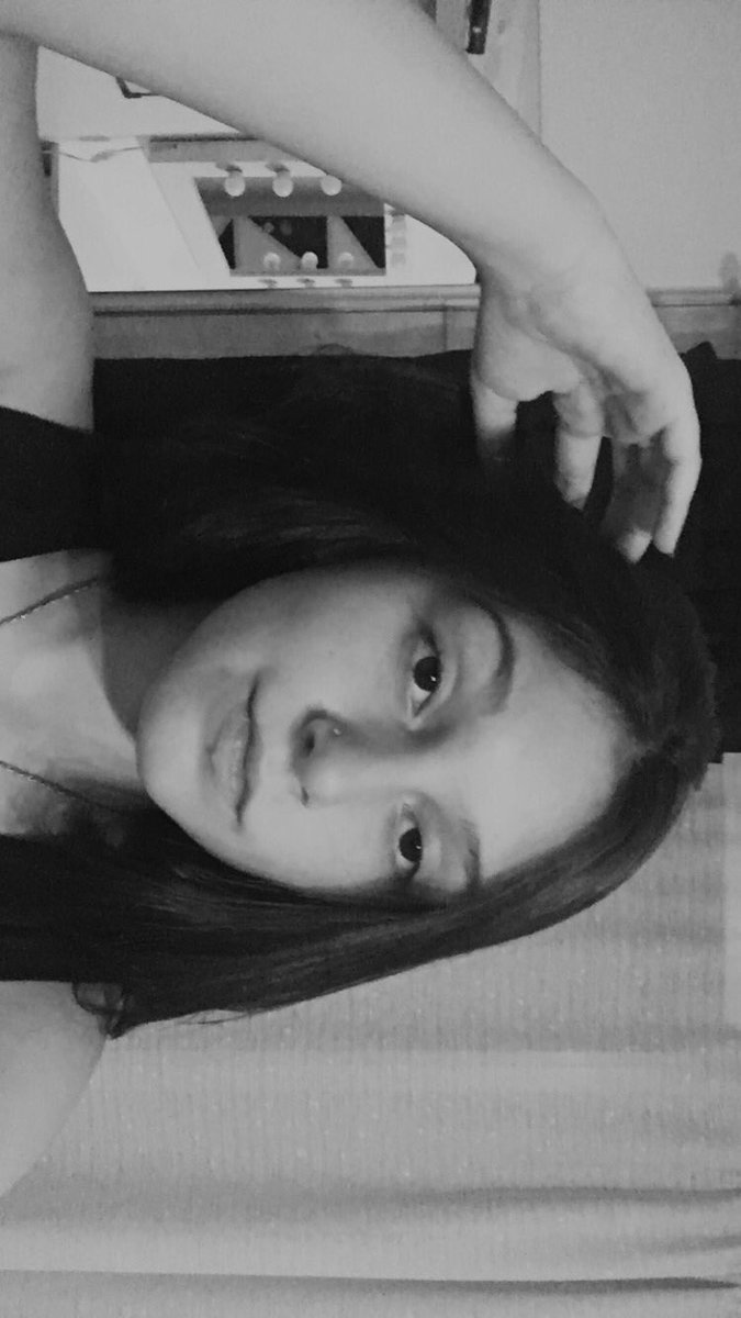 lanamimujer's tweet photo. bueno, me sumo.
me llamo donatella, staneo a lana hace más de un año, en nada cumplo 14, soy de argentina y estudio astrología.
mis álbumes fav son paradise y uv, aparte de lana tmb staneo a otras bandas como mcr o 5sos. soy re copada, y nada, seamos mutuals #integracionlanista https://t.co/i5HjMyl8IZ
