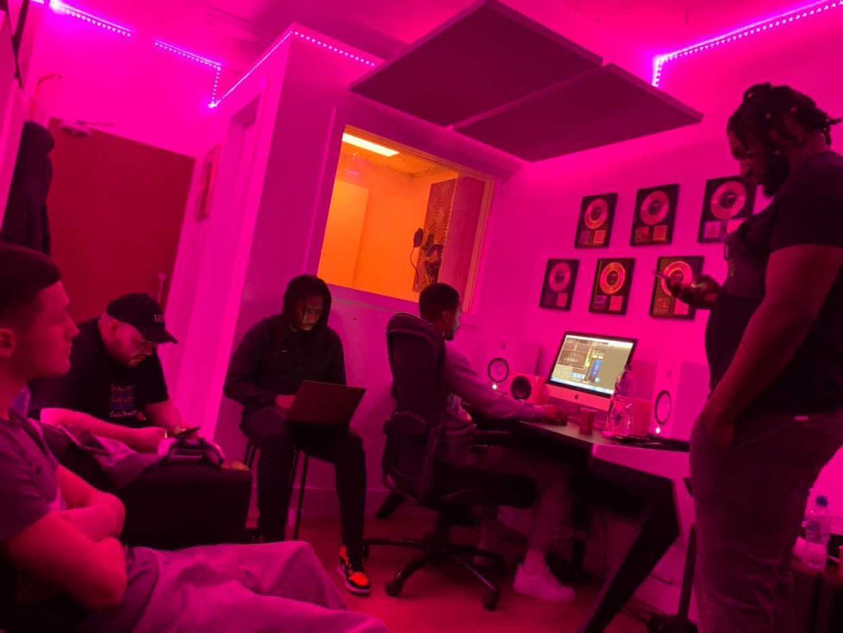 northstarsmgmt's tweet photo. Our artist @PrSlatzy in London...work mode...keep your π on him!! @thisismaniac ππΏ #plaques #bangerinthemaking #london #leeds #preston #music #newmusic #ComingSoon #nextuo #north #nothern https://t.co/CowrloLCMQ