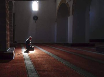Bin_ghushaim's tweet photo. "أنا أول المُقصرين، لكني أُحب القُرب منك يا الله، فلا تحرمني من قُربك." https://t.co/dWTu6dHg57 https://t.co/MNgNiz0rSZ