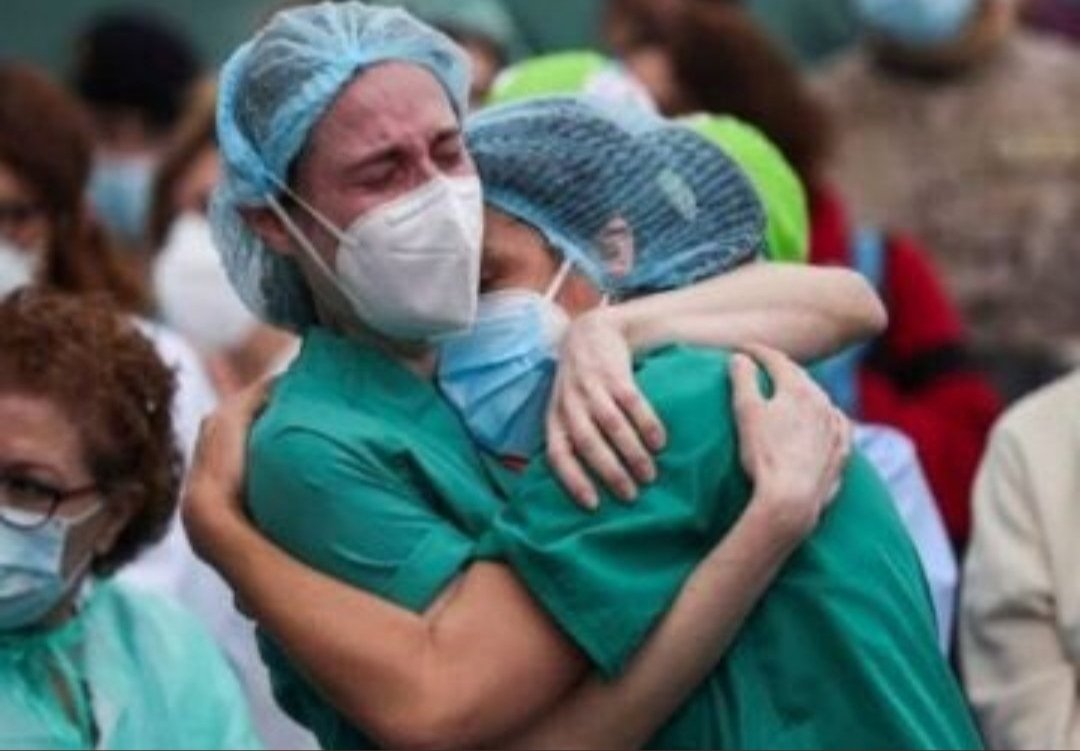 Kırgınız Allah'ım!
Emeğimizle,Alın terimizle kırgın!
Sağlıkçıyı bin parçaya bölenlere!
Eşine,Evladına,
AnneBabasına hasret bırakanlara!
Beğenmiyorsan çek git bu işi yapacak çok kişi var diyenlere!
Kırgın! hem de kızgın..!
Sağlık Bakanı
#FahrettinKocaNerede
#HakkımıHelalEtmiyorum