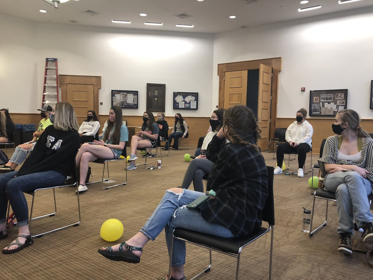 sigmaalpha_uiuc's tweet photo. We were finally able to see a few sisters in person for our first hybrid (zoom &amp; in person) chapter on Monday! We feel very lucky to have seen a few of our sisters while being able to stay safe due to social distancing and building access granted with the Safer Illinois App. 💛💚 https://t.co/pvNVEeNBcw