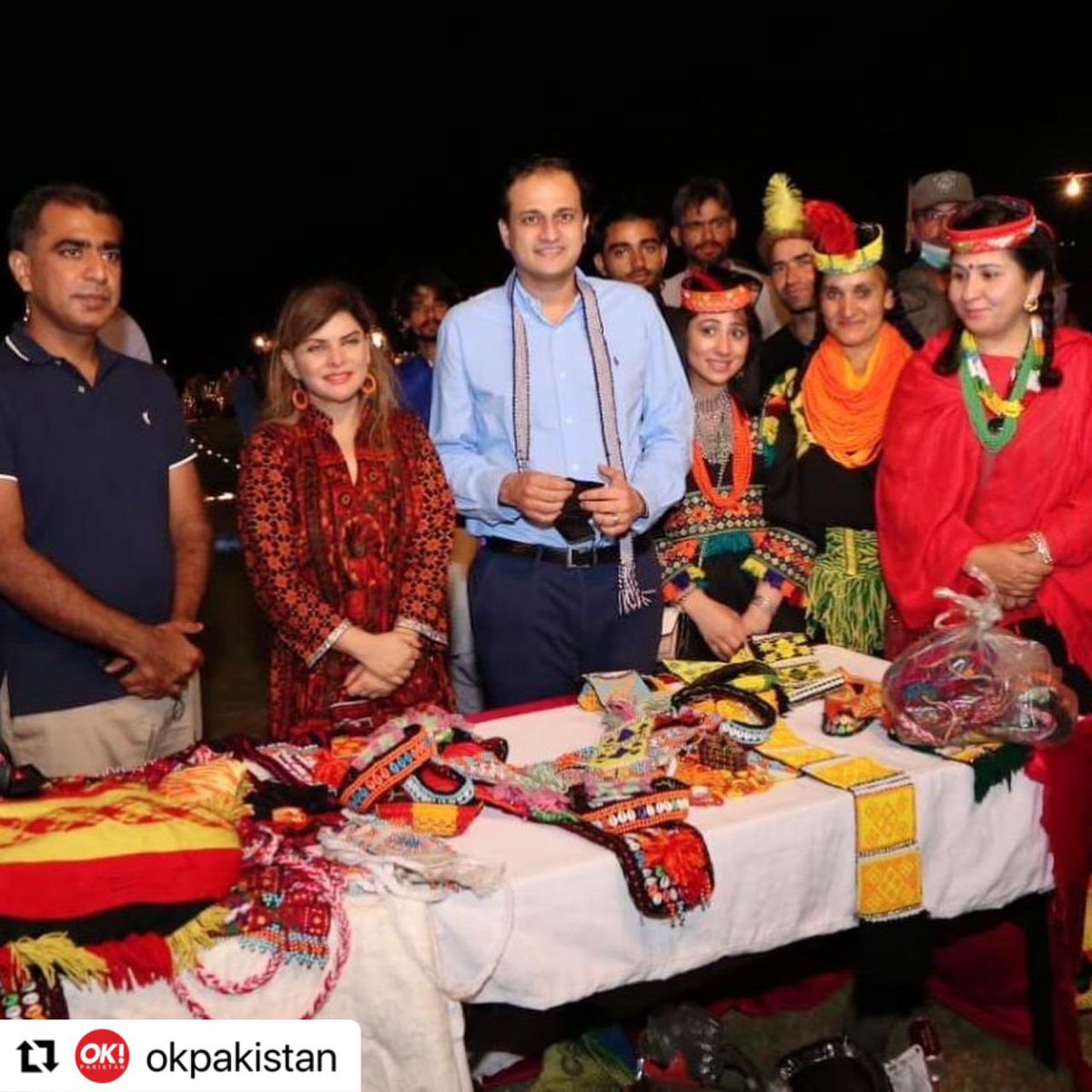DCKhiCentral's tweet photo. A wonderful show by #LadiesFund in organising #KarachiNightMarket. This added color to our All Pakistan Flower Fruits & Vegetable Show. https://t.co/BwhL3Cq2gZ