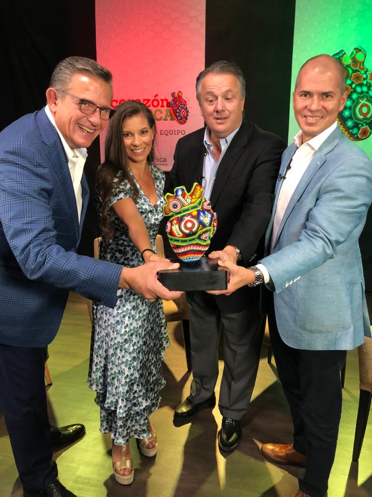 jorgegarralda's tweet photo. Gracias por invitarme a la 4ta entrega de los premios "Corazón Azteca"! Evento que reconoce el esfuerzo de los colaboradores que se entregan con pasión y dar los mejores resultados. 

@BancoAzteca, @Tiendas_Elektra, @adrodelap, @fdeceliere y Ulises Psihas! https://t.co/TOFgljLMeD