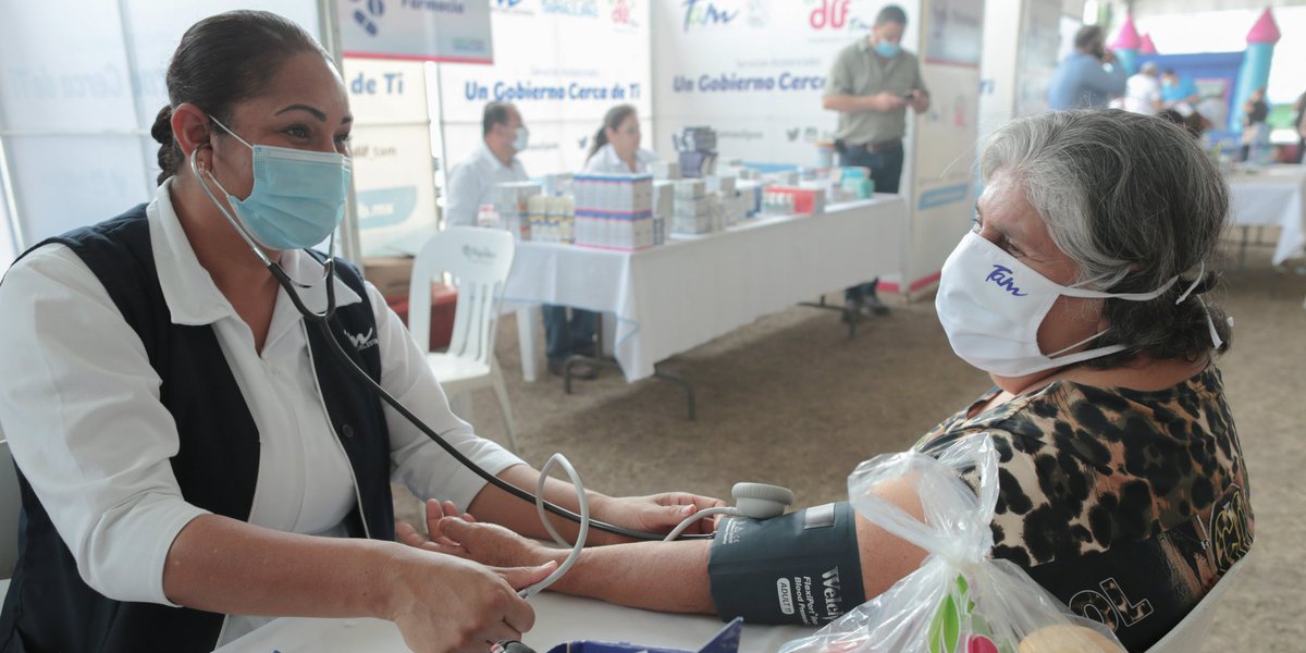 Acompañado por mi esposa <a href="/Marianagdeg/">Mariana gomez</a>, iniciamos esta tarde una gira de trabajo en el municipio de #SanFernando, llevando a las familias que más lo requieren, programas y servicios gratuitos de <a href="/gobtam/">Gobierno Tamaulipas</a> y <a href="/dif_tam/">DIF Tamaulipas</a>, a través de la brigada #UnGobiernoCercaDeTi.