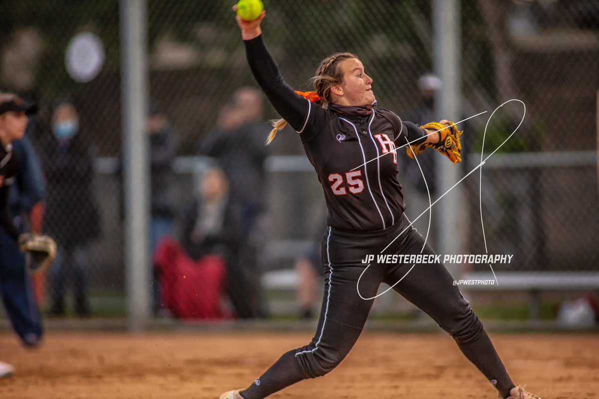 JPWestMedia's tweet photo. .@HBOilerSoftball vs @SoftballMarina Game Photos are now up on https://t.co/WRcJ18onr2… #jpwestphoto #hbhssoftball #hboilers #marinasoftball #marina #marinavikings #huntingtonbeach #sunsetleague #cifss @MarinaVikings @HB_OilerSports @ocvarsity @DailyPilotSport https://t.co/OaUdY9d1u7