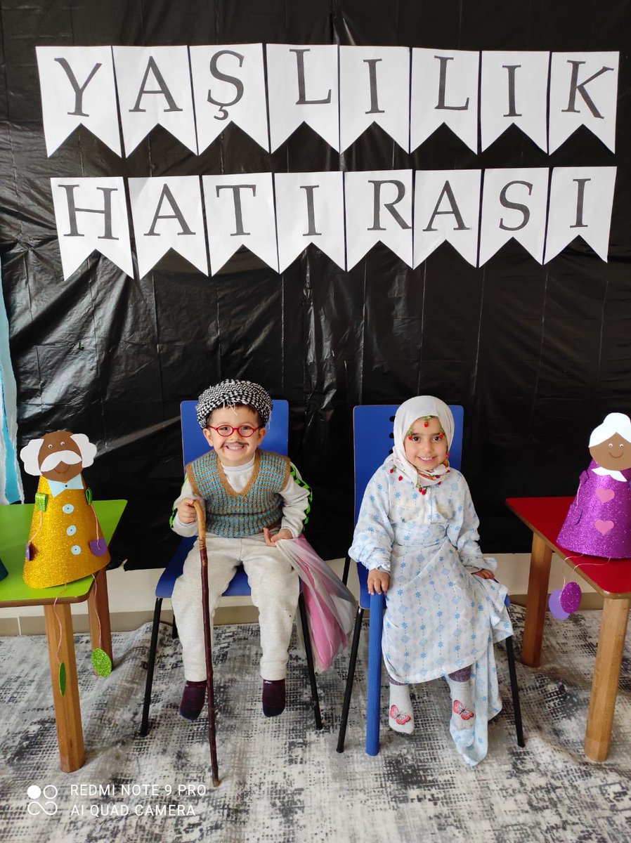 Doğan bebeklerin büyüyüp geliştiği gibi bu gün genç, kuvvetli olan kişilerin Allah ömür verirse yaşlanıp, güçten düştüğü zamanlar gelecektir. Toplumumuzun hafızaları olan yaşlıları baş tacı etmek boyun borcumuzdur.👏👏