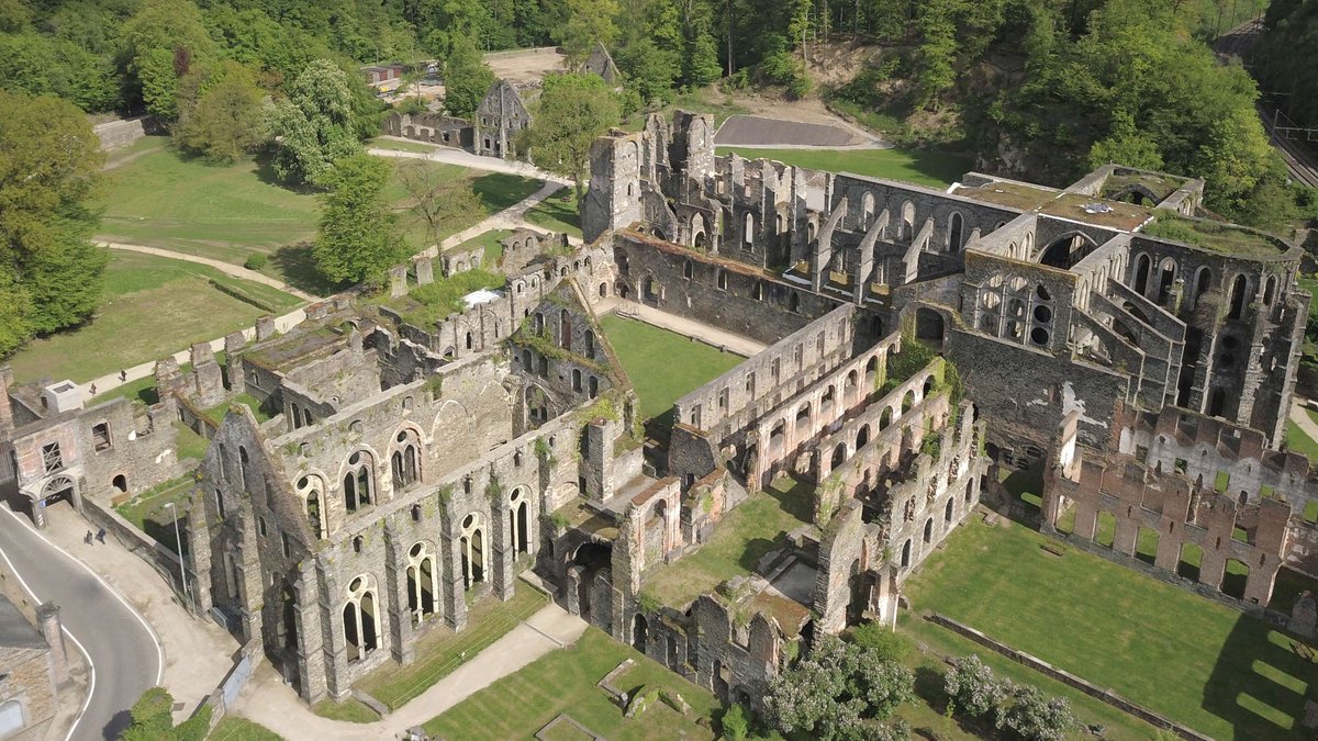 DM_Vincenzo's tweet photo. The ruins of the Abbey of Villers-la-Ville in Belgium remain a sight to behold. Founded in 1146, the abbey was a thriving community which was renowned across Europe for its learning and library. In 1796 the invading French chased the monks away and suppressed the abbey. https://t.co/KhJSiOCsdG