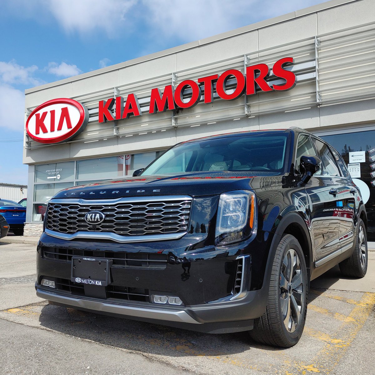 Kiafromdan's tweet photo. The Kia Telluride has continued to win awards every since it's been introduced. Paving the way and showcasing that Kia can compete and do better then many vehicle that are priced way above it . Clearly a vehicle that punches above its weight class 🔥🔥.  

#Kia https://t.co/DnO6oVsp9M