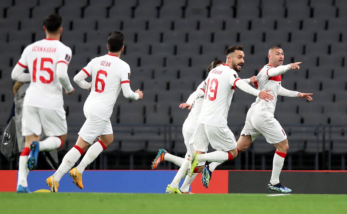 asimbalci's tweet photo. #BizimÇocuklar 
YE-NİL-MEZ🇹🇷

Bu güzel galibiyette giydiğimiz Milli Formamızı paylaşımı Retweet eden 3 takipçimize hediye edelim🥰 https://t.co/7igV26AxzV