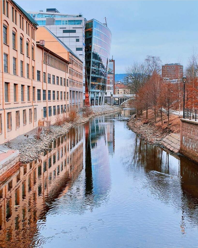VisitOSLO's tweet image. A walk along Akerselva river will boost your spring spirit 😊. #oslo #visitoslo Photo: @jonarnefoss instagr.am/p/CMz5vYvg0vS/