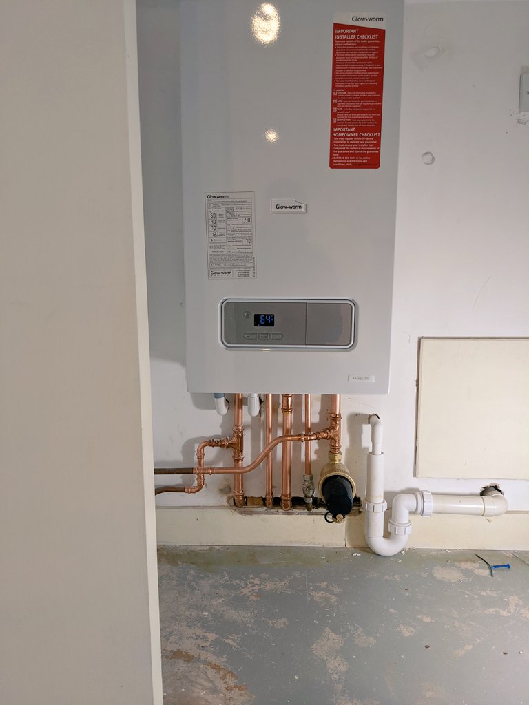 Titanheat's tweet photo. 1st install this week done in #Weymouth @glow_wormclub energy in with filter and climapro. @SpirotechUK rv2 fitted and the system has been flushed. https://t.co/qtogCExWs1