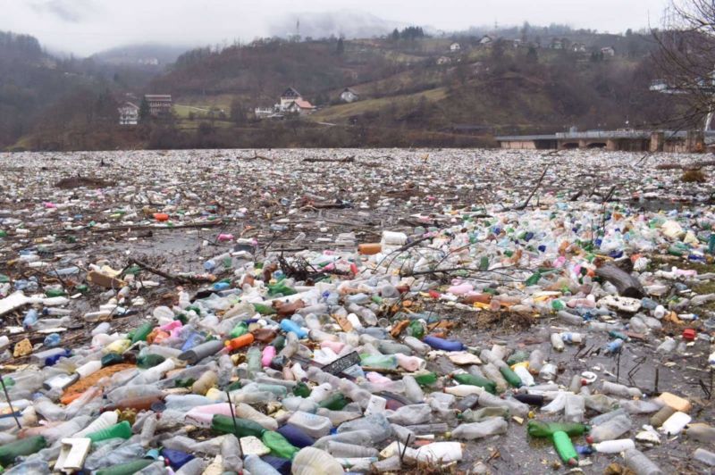 VoBodas's tweet photo. Građane Srbije brine sastav vakcina, boje se da im ne ugroze zdravlje. https://t.co/eGDamiZWRD