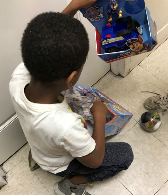 ProjectBDaySac's tweet photo. Donovan opened his gifts with his 4 siblings. Everyone was very excited to see what he had got. He ended up getting a ninja toy that he and his brothers really enjoyed. https://t.co/wnnyQ0aZAt