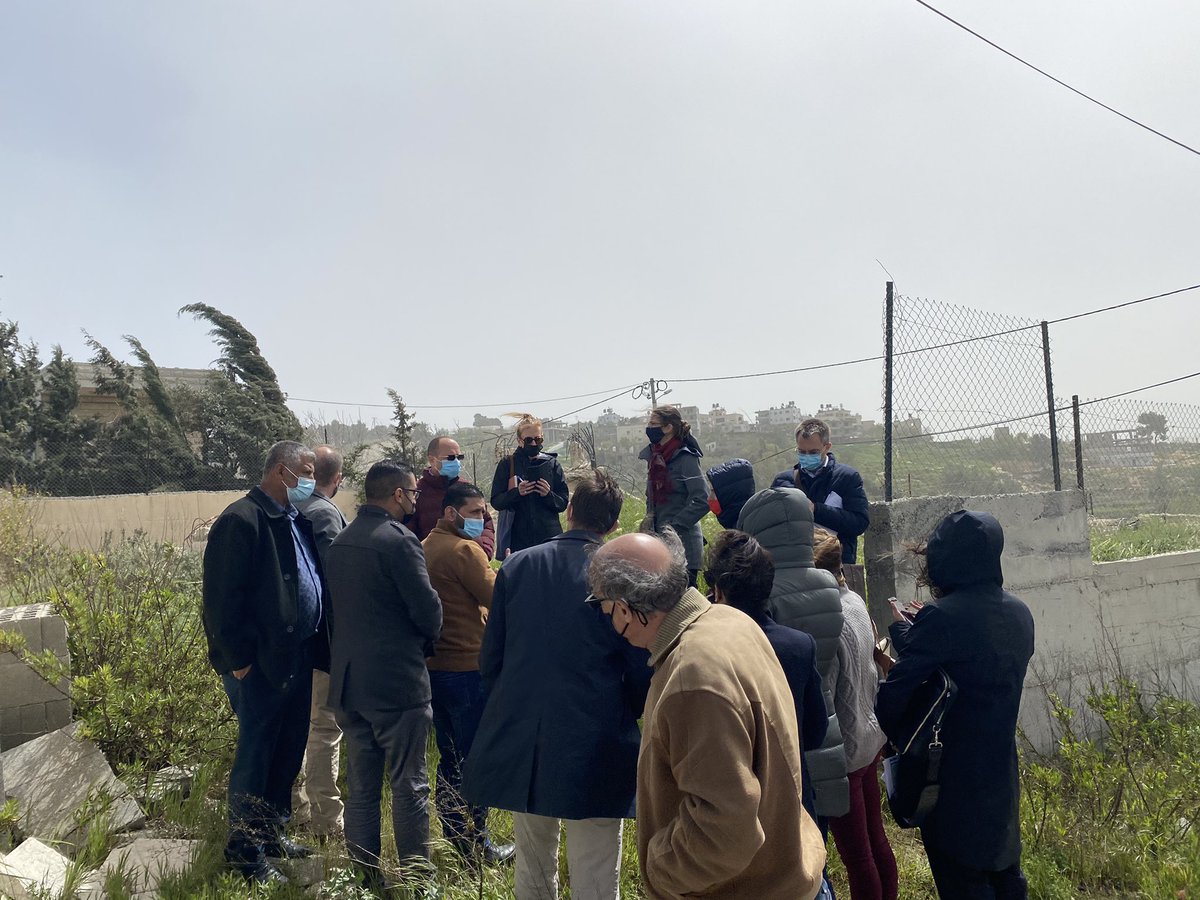 RepCanadaPA's tweet photo. Le Canada, avec d'autres pays, s'est joint à une visite au village palestinien d'Al Walajeh aujourd'hui, où 38 maisons et structures risquent d'être démolies, mettant de nombreuses familles en danger de déplacement. https://t.co/MLMUqN6Q7N