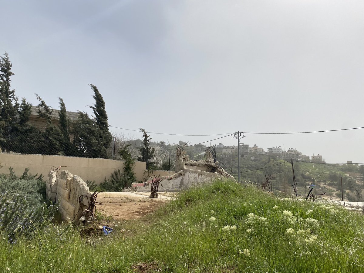 RepCanadaPA's tweet photo. Le Canada, avec d'autres pays, s'est joint à une visite au village palestinien d'Al Walajeh aujourd'hui, où 38 maisons et structures risquent d'être démolies, mettant de nombreuses familles en danger de déplacement. https://t.co/MLMUqN6Q7N