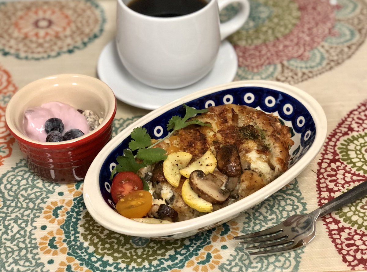 bohemian_yusagi's tweet image. Eggless Quiche.
#Vegan #Pashtida #Quiche #ヴィーガン　#Mushrooms #ビーガン#Miyokosvegancheese 
昨夜焼いておいたキノコと黄色ズッキーニのキッシュ。小さいけどかなりのボリュームランチ。🍄　😋