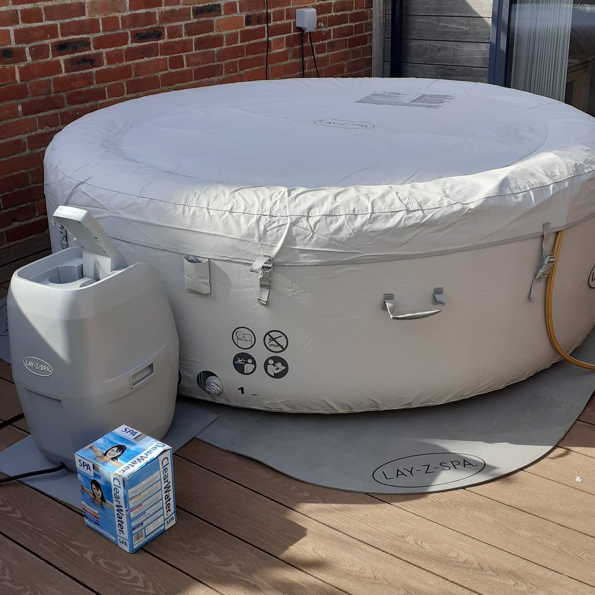 HdhTubs's tweet photo. Another successful setup today for a lovely client in Oxfordshire
#hottub #hottubtime #hottubhire #lockdownrelaxation #lockdownparty #lockdownbirthday #lockdownbirthdayideas #gardenhire #gardenparty #gardenevents #funinthesun #layzspa #tubtime #bubblefun #funinthetub #spaday #spa https://t.co/YY12Sa3q7p