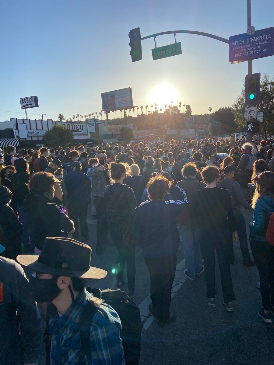 LATenantsUnion's tweet photo. LATU stands with the community of echo park lake against the threat of eviction and displacement. Unhoused and housed tenants rise up to protect our rights to public space! https://t.co/7uhu1VxxN6